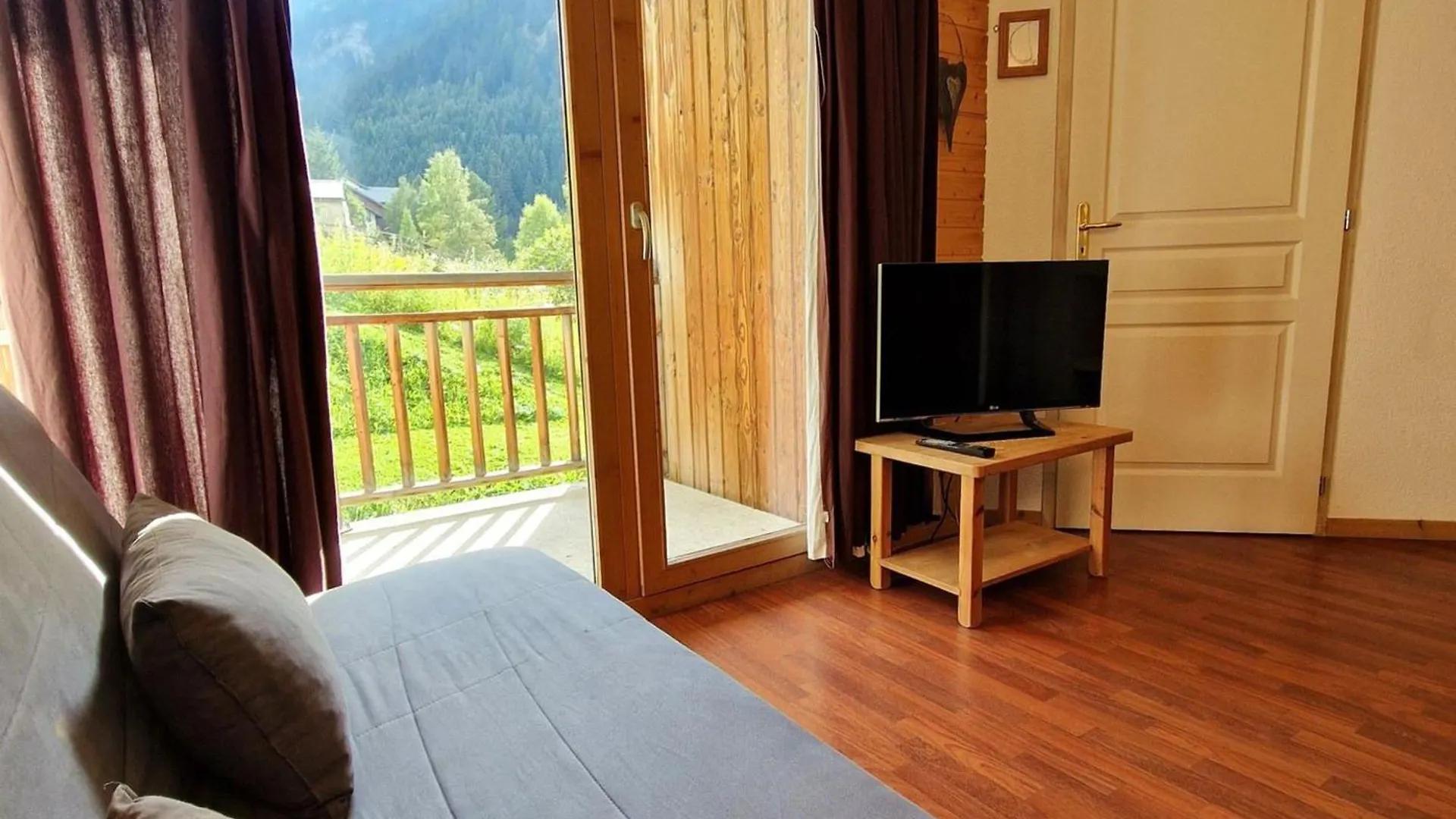 Appartement 2 Pieces + Cabine, 6 Personnes, Bien Situe A 30M Du Telecabine - Rue Du Cheval Blanc, Modane - Fr-1-265-187 Valfrejus Apartment